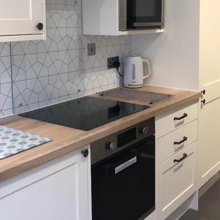 - Sleeps 4 - Pets Ok - Garden - Parking